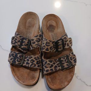 Naot birkenstockesque sandals